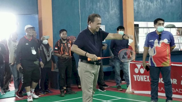 Bupati Luwu Basmin Mattayang meresmikan Galaxi Badminton Hall milik pengusaha muda, Edi Susanto