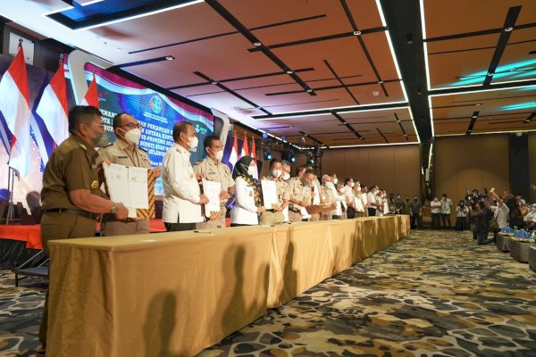 Walikota Palopo Judas Amir Terima Penghargaan dari Menteri ATR