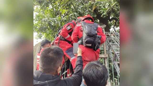 Nampak Tangan Bocah 14 Tahun di Makassar Tertancap Pagar Besi.