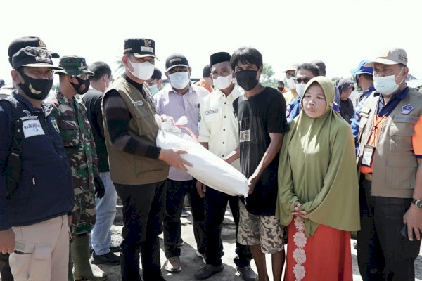 Bupati Basmin Gerak Cepat Kunjungi Korban Warga Terdampak Puting Beliung di Bua Luwu