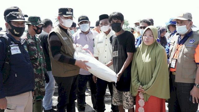 Bupati Basmin Gerak Cepat Kunjungi Korban Warga Terdampak Puting Beliung di Bua Luwu.