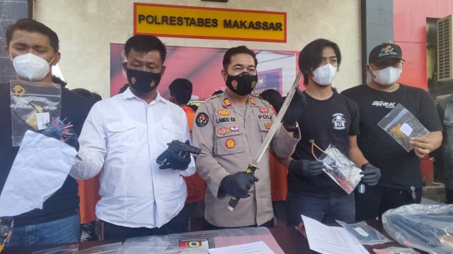 Belasan Remaja Serang Warga di Tamalate Pakai Busur hingga Katana.