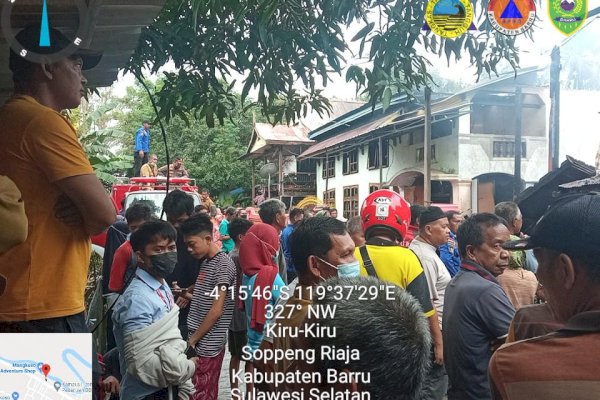 Kebakaran di Mangkoso Kabupaten Barru, Andi Sudirman Perintahkan BPBD Sulsel Kirim Bantuan