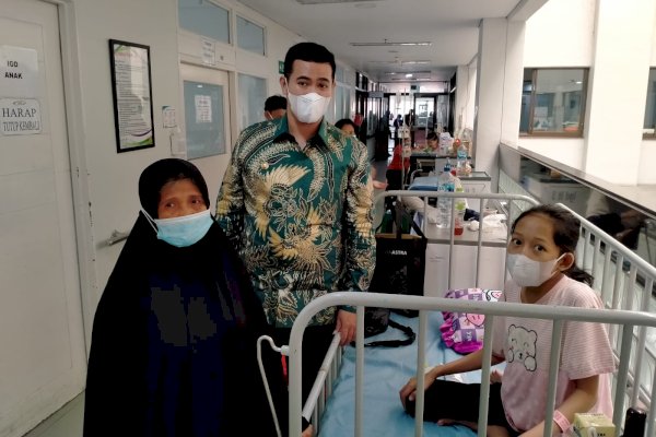 Bupati Yusran Jenguk-Beri Semangat Astrianty Pasien Gagal Jantung Asal Pangkep di RSCM