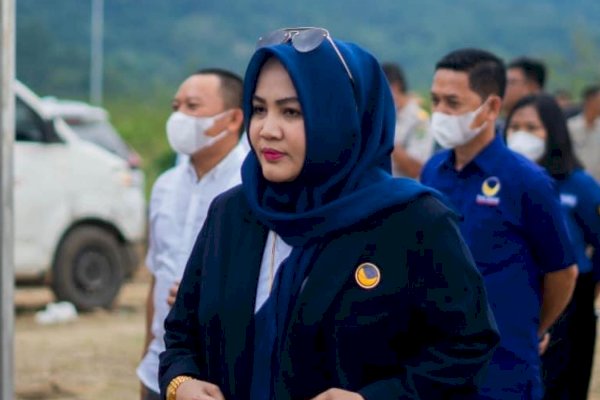 Tak Mau Umbar Janji, Putri Dakka Kirim Material Bangunan untuk Bangun Jalan di Seko Luwu Utara