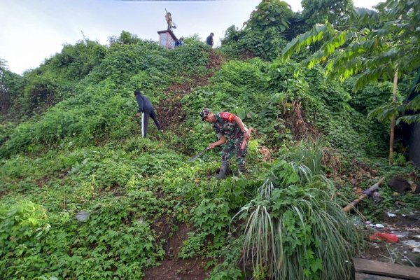 Koramil 1421 – 06 Segeri Mandalle Bersihkan Patung Bersejarah