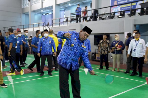 Sekdaprov Sulsel Abdul Hayat Buka Turnamen Bulutangkis KORPRI CUP I