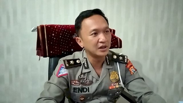 Kasubdit Gakkum Ditlantas Polda Sulsel, Kompol Endie Pratama, saat ditemui wartawan di kantornya.