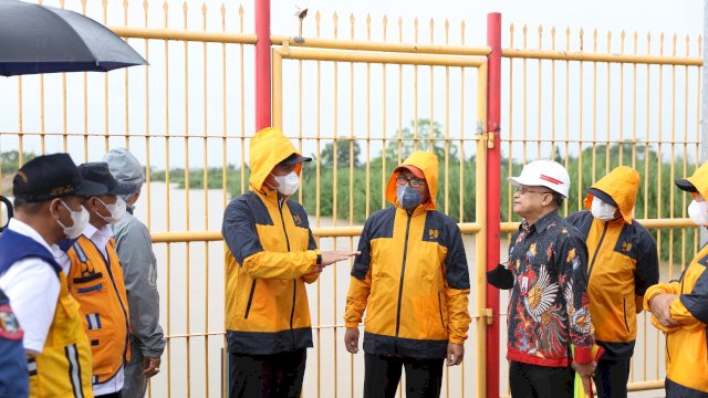 Wali Kota Makassar-Kepala BBWS Jeneberang Pantau Kolam Regulasi Nipa-Nipa. (F-Humas)