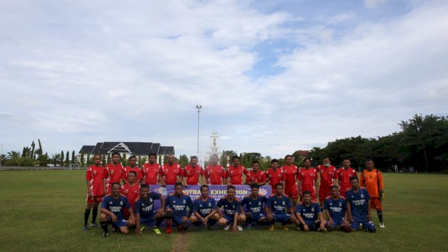 Tim Sepak Bola Pemkota Palopo dan Pemkab Luwu.