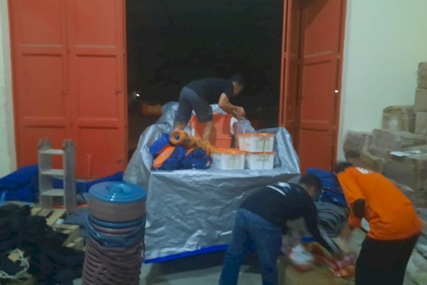 Plt Gubernur Sulsel Salurkan Bantuan Untuk Dua Titik Kebakaran di Bantaeng