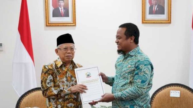 Wapres Maruf Amin bersama Plt Gubernur Sulsel Andi Sudirman Sulaiman.