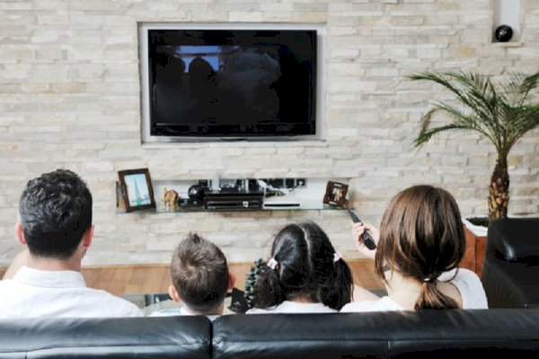 Hat-Hati! Nonton TV Selama 4 Jam atau Lebih Per Hari Berisiko Alami Pembekuan Darah