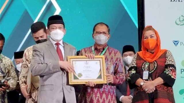 Danny Pomanto Raih Penghargaan Sebagai Walikota Pendukung Gerakan Zakat Indonesia.
