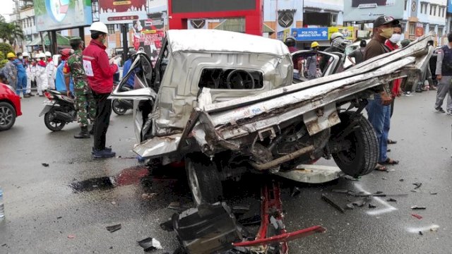 Kondisi Mobil usai kecelakaan Maut di Balikpapan. (F-Int)
