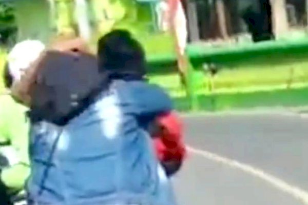 Dua Sejoli di Bulukumba Sulsel yang Asyik Berciuman di Atas Motor Bakal Diproses Secara Adat