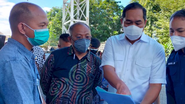 Dicari DPR di Rapat Bahas Minyak Goreng, Mendag Lutfi Terlihat Ngopi di Warung Kopi Makassar