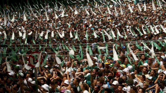 Suporter Palmeiras bentrok usai nonton Piala Dunia Antarklub. (F-INT)