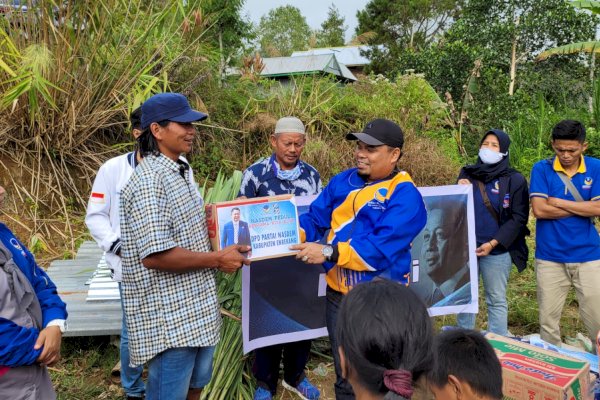 Ketua NasDem Enrekang Asman Bawa Bantuan-Semangati Korban Kebakaran di Katonan Padang