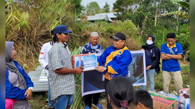 Ketua NasDem Enrekang Asman Bawa Bantuan-Semangati Korban Kebakaran di Katonan Padang