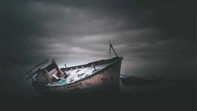 Cuaca Buruk, Kapal Pemancing di Makassar Terbelah, Dikabarkan 3 Orang Hilang