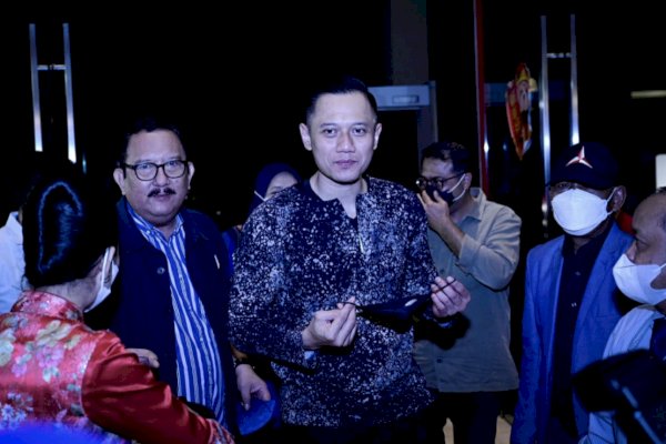 Tiba di Makassar, AHY Diteriaki Presiden 2024