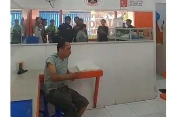 Bejat! Bos Warung Makan Perkosa Karyawannya saat Istri Pulang Kampung