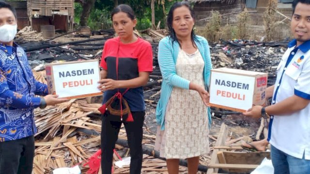 NasDem Palopo Peduli Korban Kebakaran di Maroangin.