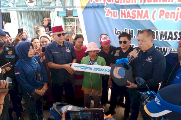 Tangisan Penjual Kue Keliling di Parepare Pecah saat Hadiah Motor dari Rusdi Masse Sampai ke Rumahnya