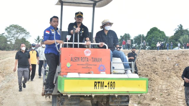 Mentan Syahrul ‘Sulap’ Lahan Tidur di Sidrap Jadi Kawasan Integrated Farming