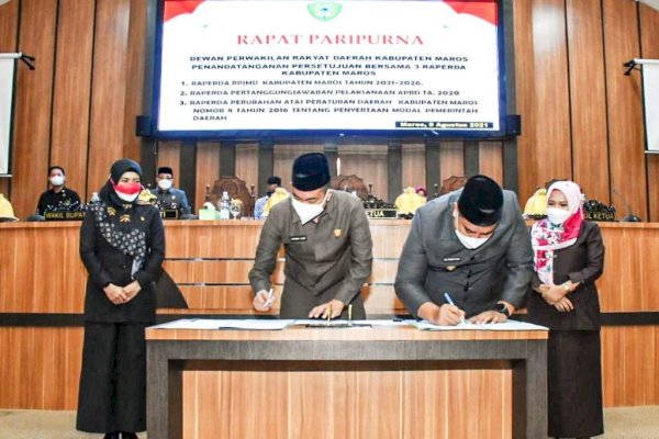 Pemkab-DPRD Maros Tandatangani Persetujuan 2 Ranperda