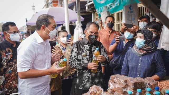 “Saya Pastikan, Paling Lambat akhir Februari Harga Minyak Goreng Normal Kembali” Mendag Lutfi saat Sidak di Makassar