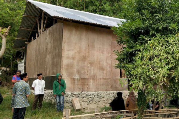 Miris! Tak Mampu Bayar Ambulans, Ayah di Sinjai Sulsel Bawa Pulang Jenazah Anaknya dengan Motor