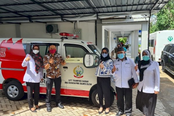 Peduli, Bank Sulselbar Serahkan Bantuan Satu Unit Mobil Ambulans ke UPTD Transfusi Darah Sulsel