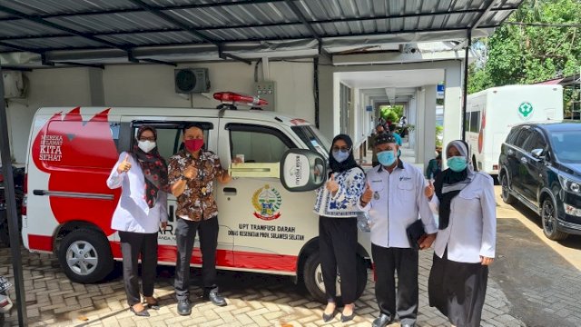 Bank Sulselbar Serahkan Bantuan Satu Unit Mobil Ambulans ke UPTD Transfusi Darah Sulsel.