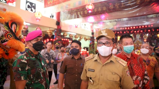 Walikota Danny Bersama Forkopimda Kunjungi Tiga Klenteng di Kecamatan Wajo. (F-humas)