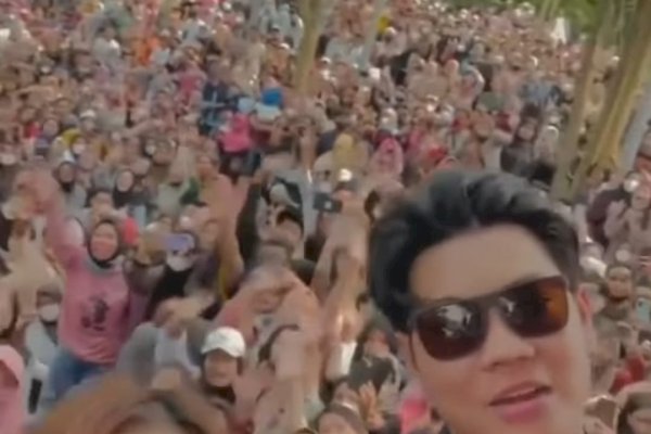 Konser Tuai Kecaman Netizen, Tri Suaka: Ndak Usah Terlalu Digoreng-goreng Lagi