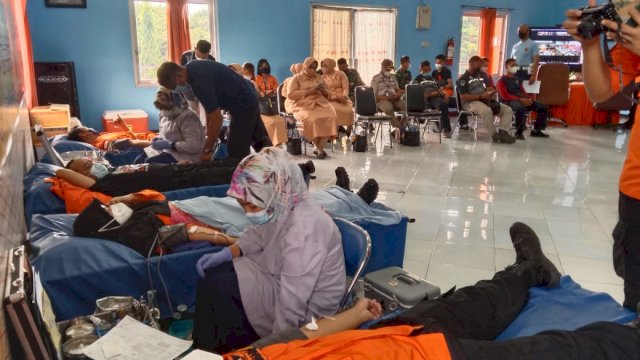 Kegiatan Donor Darah yang dilakukan Basarnas Sulsel dengan PMI.