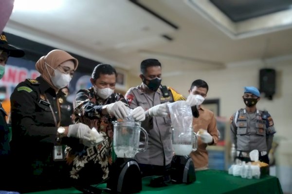 Polrestabes Makassar Blender Ratusan Gram Sabu