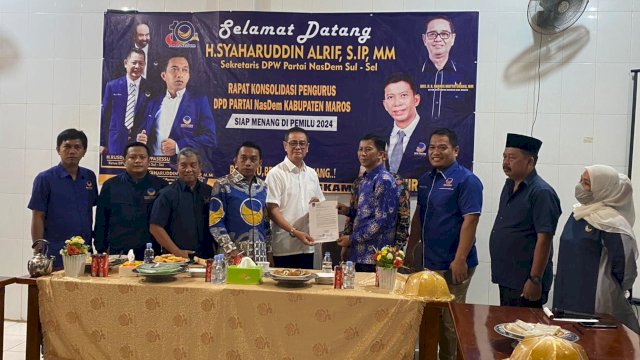 Sekretaris DPW NasDem Sulsel Syaharuddin Alrif turun langsung memimpin rapat konsolidasi dengan kader DPD NasDem Kabupaten Maros, Sulsel.