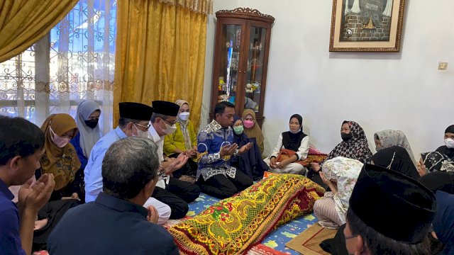 Sekretaris DPW NasDem Sulsel Syaharuddin Alrif menyampaikan duka cita mendalam atas meninggalnya ibu H Dra.H.Andi Asia Nawir MM, istri Kader partai NasDem Maros.