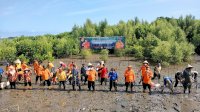 Aksi Penanaman Mangrove Basarnas Sulsel di Untia