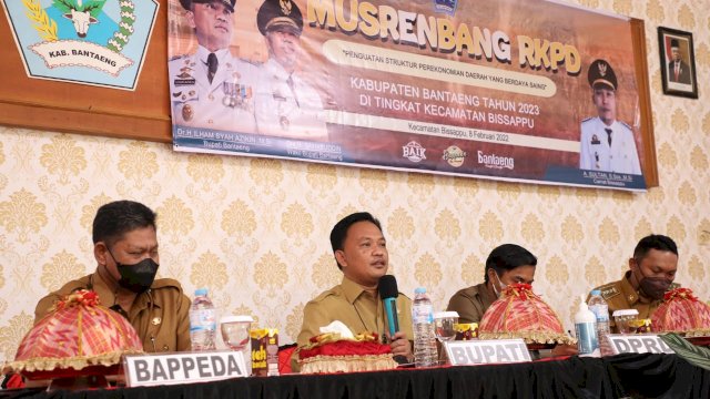 Bupati Bantaeng, DR Ilham Azikin saat membuka Musrenbang kecamatan di kantor Kecamatan Bissappu, Selasa, 8 Februari 2022.