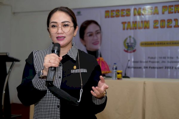 Reses, Emak-emak di Makassar Curhat Kelangkaan Minyak Goreng-Gula Pasir, Legislator Golkar Debbie: Kami Tindak Lanjuti!