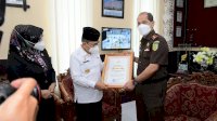 Dukung TALAS ASIA, Walikota Palopo Judas Amir Terima Penghargaan dari Kejati Sulsel