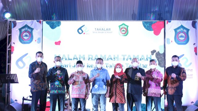 Tegas, Bupati hentikan ramah tamah hari jadi ke-62 tahun Takalar, karena penonton tak patuhi prokes.