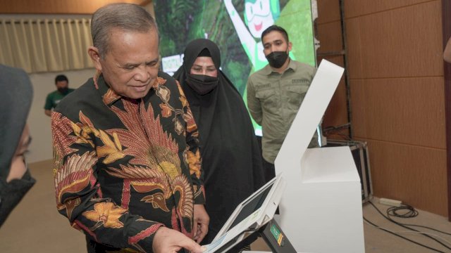 Bupati Luwu Basmin Mattayang Launching Buku Tamu & Anjungan Digital Desa.