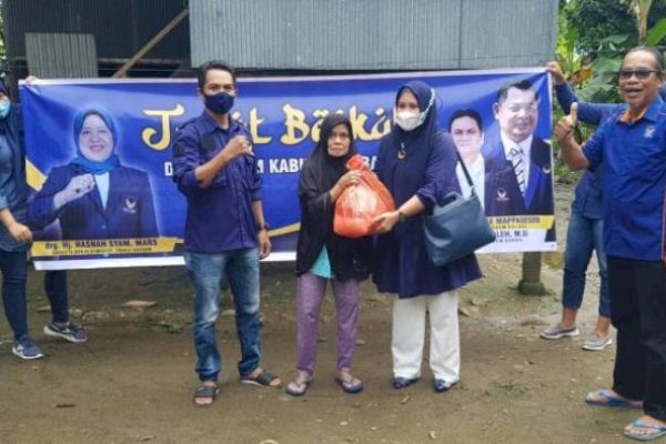 Jumat Berkah NasDem Barru Sasar Janda Dhuafa