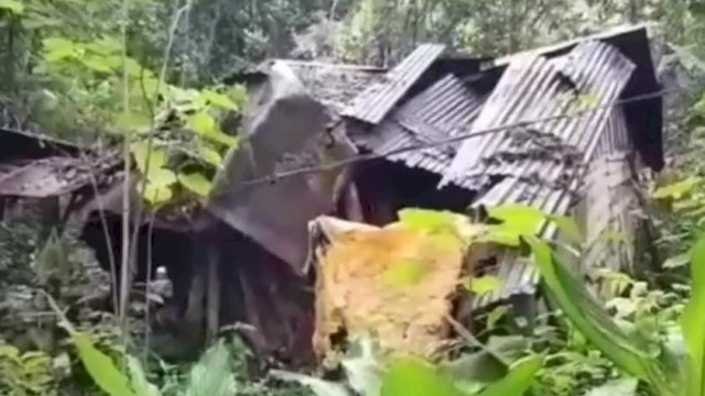 Kondisi rumah reyot Lansia di Lutra Sulsel.