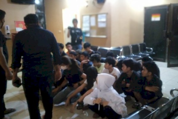 Kerap Aniaya Warga dengan Busur Panah, Polisi Gerebek Markas Anggota Geng Motor di Makassar